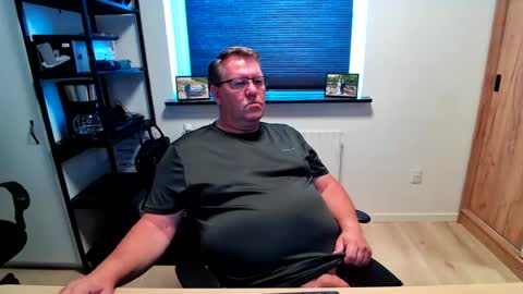 Snapshot of henrikrp1971 chatting on July 23, 12:25 pm henrikrp1971 online show from July 23, 12:25 pm