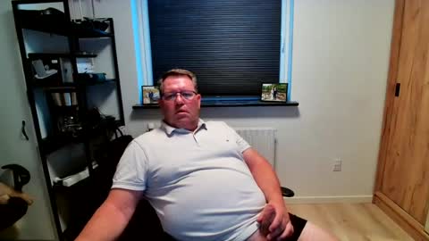 Snapshot of henrikrp1971 chatting on August 8, 6:54 pm henrikrp1971 online show from August 8, 6:54 pm