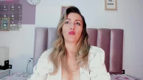 Snapshot of hera_godess chatting on January 17, 1:03 pm Hera godes online show from January 17, 1:03 pm