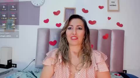 Snapshot of hera_godess chatting on February 15, 8:54 pm Hera godes online show from February 15, 8:54 pm