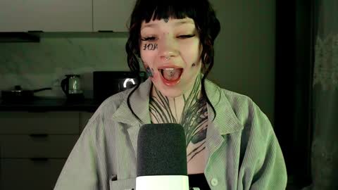 Snapshot of herbal_helpmepls chatting on February 4, 10:24 pm dirty Diana online show from February 4, 10:24 pm