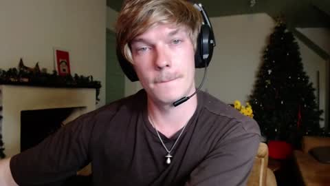 Snapshot of hercules__ chatting on January 7, 3:44 pm Gregblonde Alextattoo online show from January 7, 3:44 pm