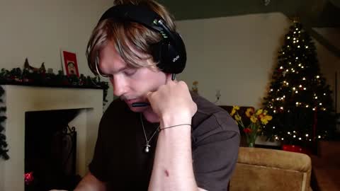 Snapshot of hercules__ chatting on January 8, 3:28 pm Gregblonde Alextattoo online show from January 8, 3:28 pm