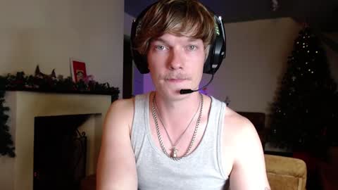 Snapshot of hercules__ chatting on January 11, 11:45 am Gregblonde Alextattoo online show from January 11, 11:45 am