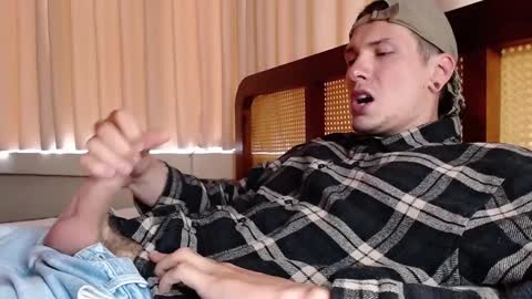 Snapshot of hercules__ chatting on January 12, 1:00 am Gregblonde Alextattoo online show from January 12, 1:00 am