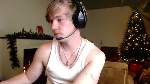 Snapshot of hercules__ chatting on January 13, 3:36 pm Gregblonde Alextattoo online show from January 13, 3:36 pm