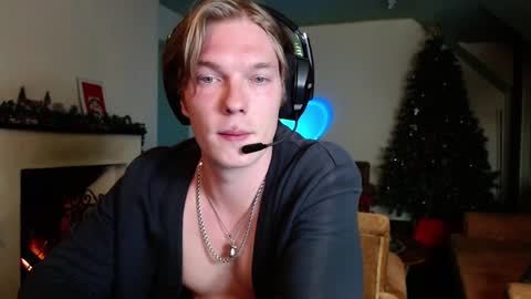 Snapshot of hercules__ chatting on January 29, 2:42 pm Gregblonde Alextattoo online show from January 29, 2:42 pm