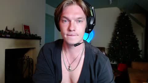 Snapshot of hercules__ chatting on January 29, 5:56 pm Gregblonde Alextattoo online show from January 29, 5:56 pm