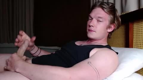 Snapshot of hercules__ chatting on February 15, 3:50 pm Gregblonde Alextattoo online show from February 15, 3:50 pm