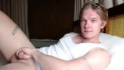 Snapshot of hercules__ chatting on February 19, 4:22 pm Gregblonde Alextattoo online show from February 19, 4:22 pm