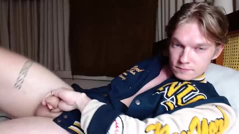 Snapshot of hercules__ chatting on February 20, 4:03 pm Gregblonde Alextattoo online show from February 20, 4:03 pm