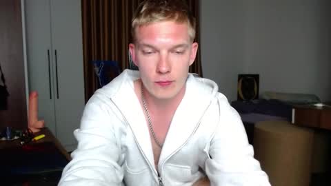 Snapshot of hercules__ chatting on September 9, 1:43 pm Gregblonde Alextattoo online show from September 9, 1:43 pm