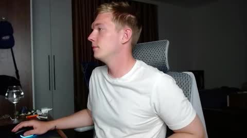 Snapshot of hercules__ chatting on September 16, 1:45 pm Gregblonde Alextattoo online show from September 16, 1:45 pm