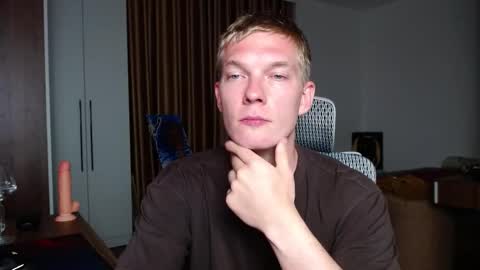 Snapshot of hercules__ chatting on September 22, 2:52 pm Gregblonde Alextattoo online show from September 22, 2:52 pm