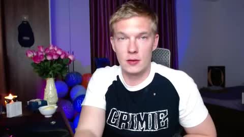 Snapshot of hercules__ chatting on September 29, 4:45 pm Gregblonde Alextattoo online show from September 29, 4:45 pm