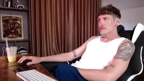 Snapshot of hercules__ chatting on October 4, 1:58 am Gregblonde Alextattoo online show from October 4, 1:58 am