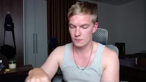 Snapshot of hercules__ chatting on October 7, 3:31 pm Gregblonde Alextattoo online show from October 7, 3:31 pm