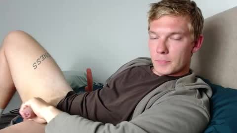 Snapshot of hercules__ chatting on October 28, 1:47 pm Gregblonde Alextattoo online show from October 28, 1:47 pm