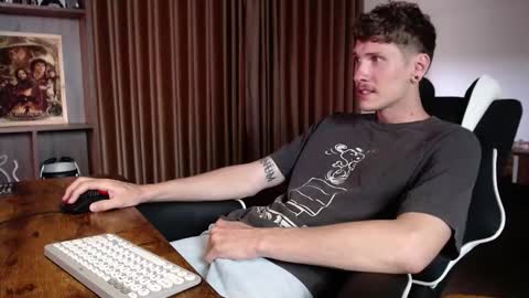 Snapshot of hercules__ chatting on October 29, 1:52 am Gregblonde Alextattoo online show from October 29, 1:52 am