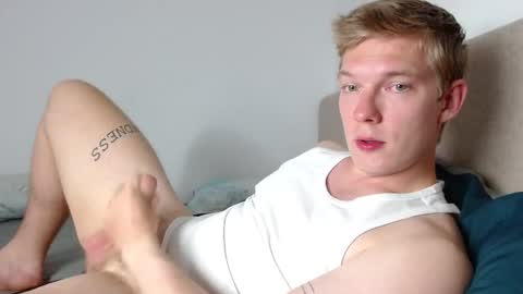 Snapshot of hercules__ chatting on November 1, 6:15 am Gregblonde Alextattoo online show from November 1, 6:15 am