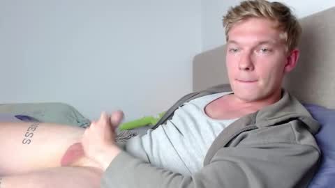 Snapshot of hercules__ chatting on December 4, 2:59 pm Gregblonde Alextattoo online show from December 4, 2:59 pm