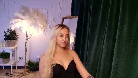 Elise online show from June 22, 2:13 am