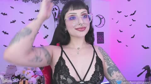 Snapshot of herinfernalmajesty chatting on December 12, 4:48 am  Marie  online show from December 12, 4:48 am