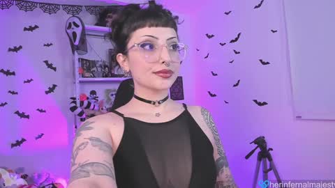 Snapshot of herinfernalmajesty chatting on January 10, 3:18 am  Marie  online show from January 10, 3:18 am