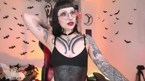 Snapshot of herinfernalmajesty chatting on October 7, 2:20 am  Marie  online show from October 7, 2:20 am