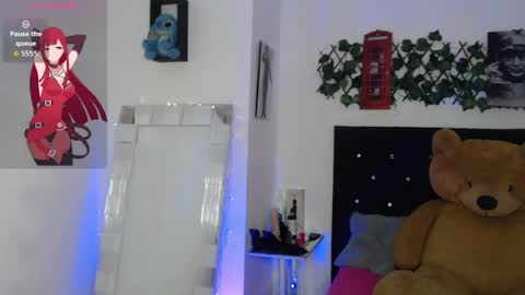 Snapshot of hermione_sweet18 chatting on June 21, 11:51 pm Alana online show from June 21, 11:51 pm