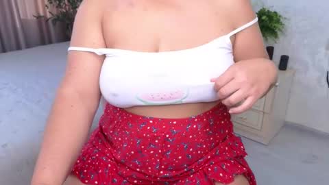 Snapshot of heroine_of_your_life chatting on September 29, 5:45 am Maryana online show from September 29, 5:45 am