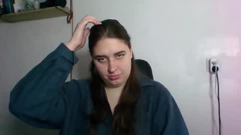 hess_luna_ online show from October 27, 10:08 am