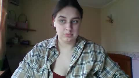 hess_luna_ online show from November 12, 10:04 am