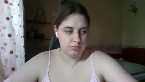 hess_luna_ online show from April 22, 9:01 am