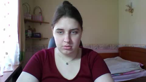 hess_luna_ online show from April 23, 9:08 am