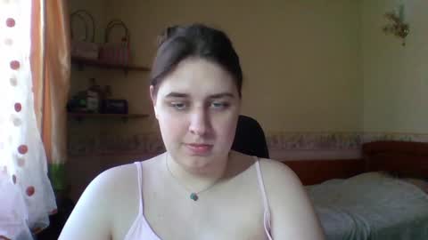 hess_luna_ online show from April 27, 9:07 am