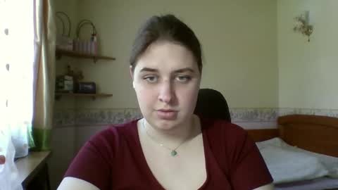 hess_luna_ online show from April 28, 9:03 am