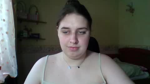 Snapshot of hess_luna_ chatting on June 3, 9:12 am hess_luna_ online show from June 3, 9:12 am