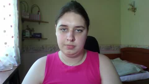 Snapshot of hess_luna_ chatting on June 4, 9:15 am hess_luna_ online show from June 4, 9:15 am