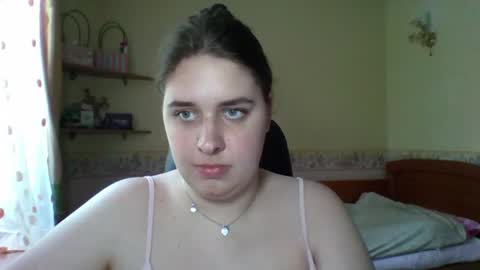 Snapshot of hess_luna_ chatting on June 9, 9:10 am hess_luna_ online show from June 9, 9:10 am