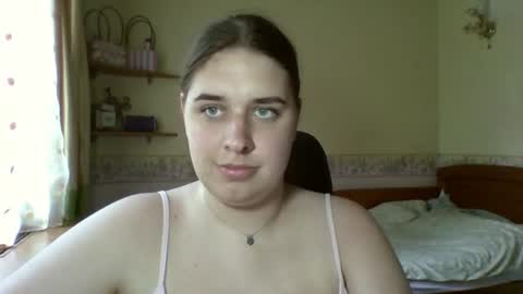 hess_luna_ online show from July 28, 9:04 am