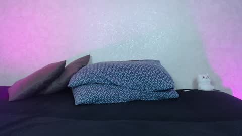 Snapshot of hesssa chatting on December 19, 3:18 am Hesssa Prime time  The broadcasts start at 3am and 3 pm London time  online show from December 19, 3:18 am