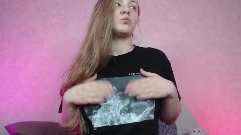 Snapshot of hesssa chatting on December 26, 3:10 pm Hesssa Prime time  The broadcasts start at 3am and 3 pm London time  online show from December 26, 3:10 pm