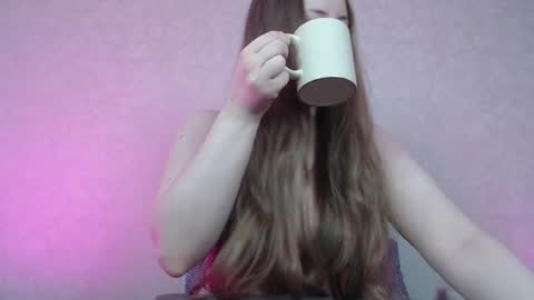 Snapshot of hesssa chatting on January 23, 5:13 am Hesssa Prime time  The broadcasts start at 3am and 3 pm London time  online show from January 23, 5:13 am