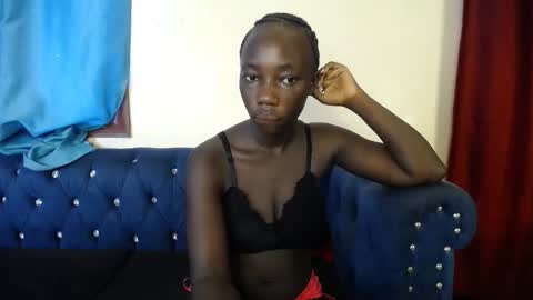 Snapshot of hevyn_sweetness chatting on December 14, 12:43 pm Hevyn online show from December 14, 12:43 pm