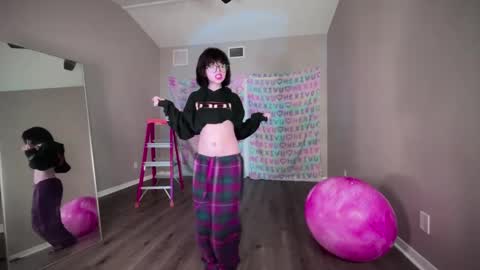 Snapshot of hexivu chatting on February 1, 6:00 am salem online show from February 1, 6:00 am