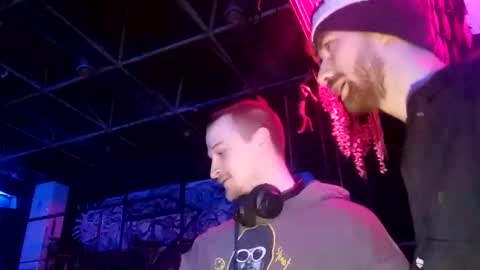 Snapshot of hey_arnold chatting on December 25, 8:17 pm Arnold online show from December 25, 8:17 pm