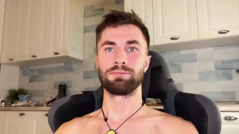 Snapshot of hey_arnold chatting on November 15, 9:11 pm Arnold online show from November 15, 9:11 pm