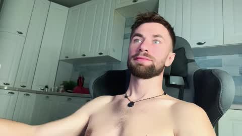 Snapshot of hey_arnold chatting on November 16, 9:20 pm Arnold online show from November 16, 9:20 pm