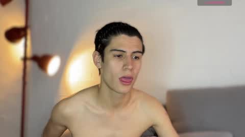 Snapshot of hey_cesard chatting on May 27, 12:13 pm hey_cesard online show from May 27, 12:13 pm